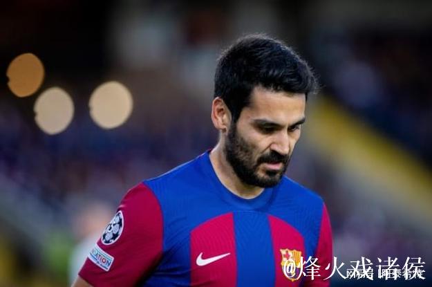 巴萨37岁前锋何去何从：选择意甲“养老”还是接受降薪留队